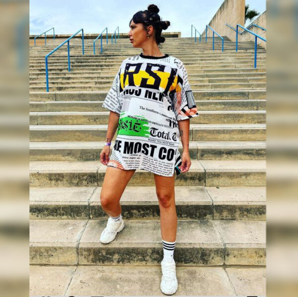 CAMISETA OVERSIZE PERIODICO - Imagen 3