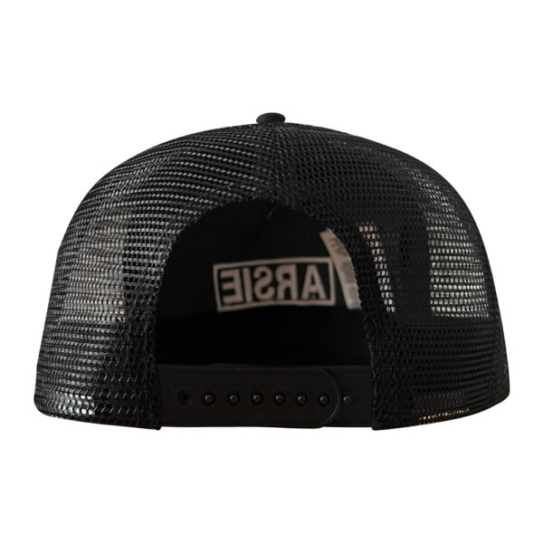 GORRA NEGRA CIERRE ARSIE